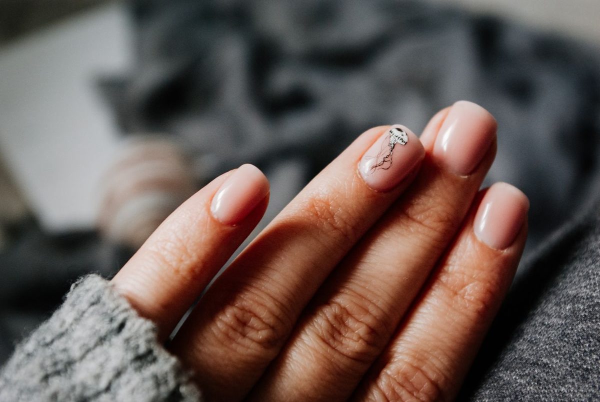 Nude almond nails with a fine silver line